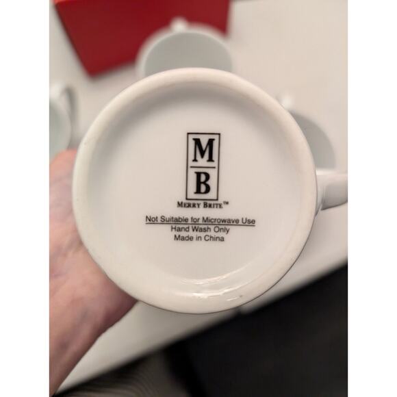 Set Of 4 Vintage Merry Brite Porcelain MERRY CHRISTMAS Mugs: Whimsical - Picture 7 of 8
